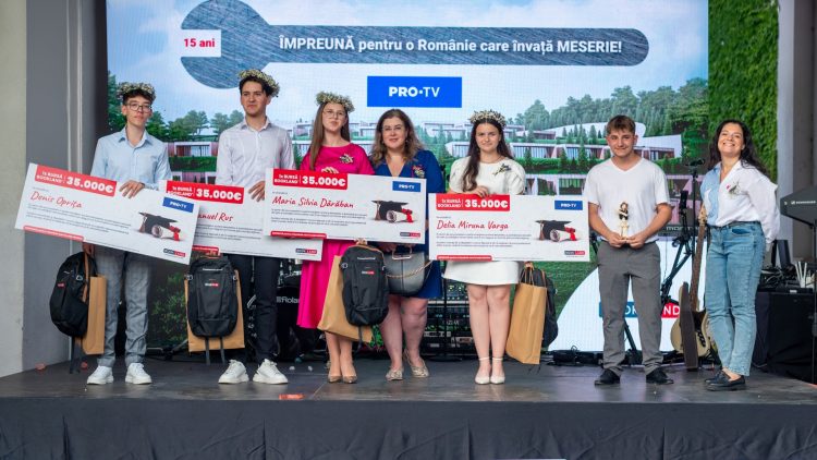 Bursele BookLand, care schimba destine: cum iti poate influenta educatia viitorul si relatia cu tine insuti Bursele BookLand, care schimba destine: cum iti poate influenta educatia viitorul si relatia cu tine insuti