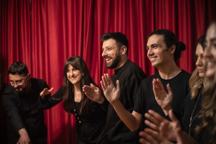 Vrei sa te joci, sa inveti si sa descoperi o versiune noua a ta? Teatrul poate fi inceputul Vrei sa te joci, sa inveti si sa descoperi o versiune noua a ta? Teatrul poate fi inceputul