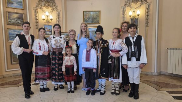 Cristina-Lavinia Arnăutu-DRP-si copiii participanti la Taberele ARC 2026