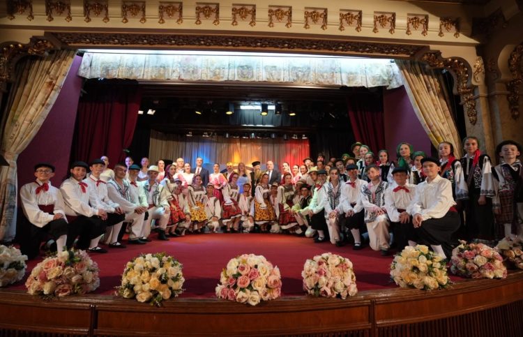9.000 de tineri din diaspora si comunitatile istorice redescopera Romania 9.000 de tineri din diaspora si comunitatile istorice redescopera Romania