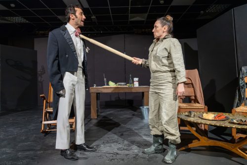 Scena din Cerere in casatorie - Teatru La Mustata